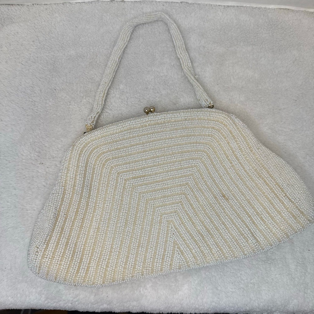 Vintage WALBORG Small White & Pearlized Beaded Clutch Purse w Kiss Lock